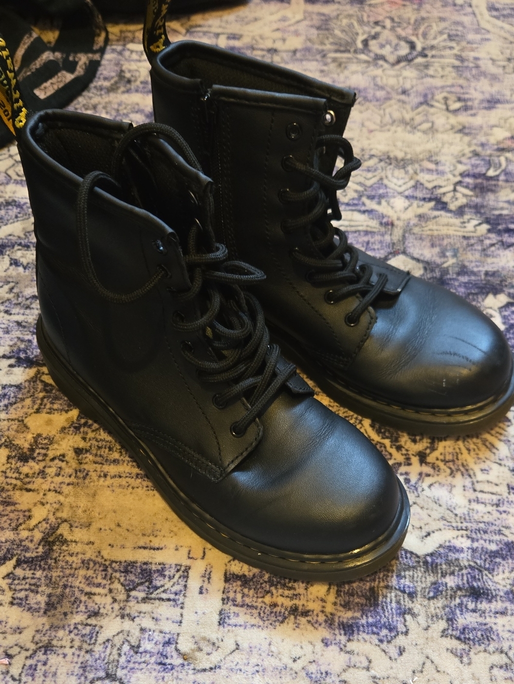 Dr. Martens Kids Unisex Black Leather Combat Lace-Up Boots Size 4